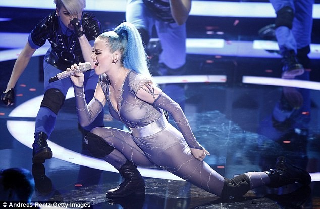 Tại buổi lễ trao giải thưởng ECHO music Award tại Đức vừa qua, Katy Perry đã làm cho khán giả mãn nhãn với màn biểu diễn nóng bỏng